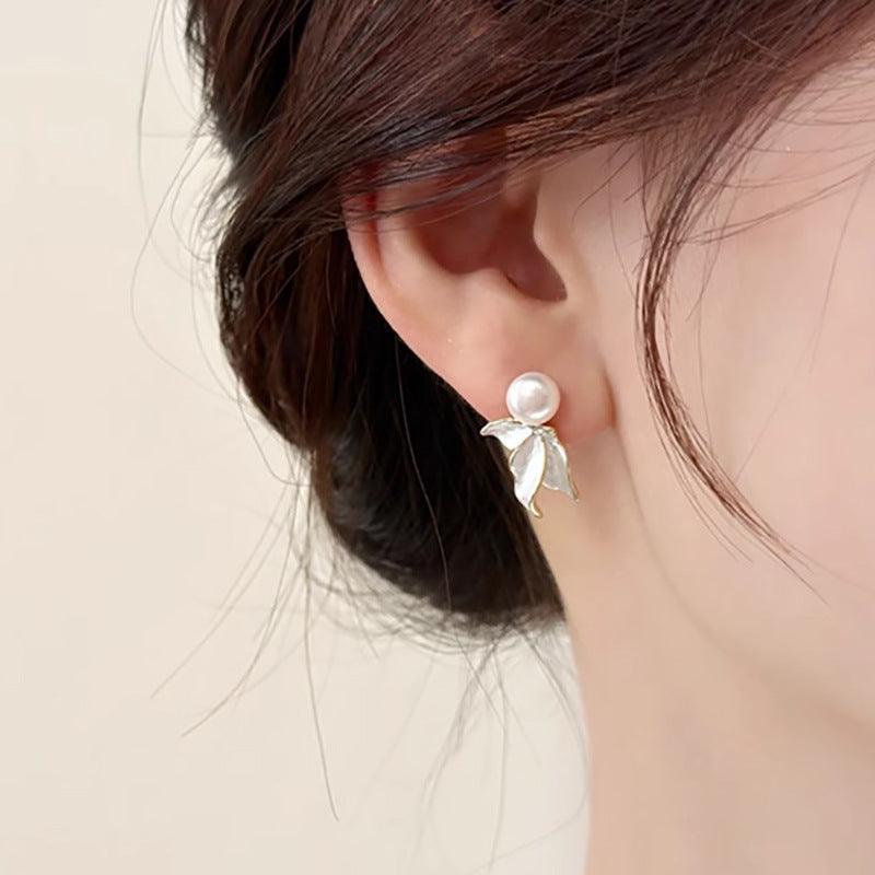 Beautiful Pearl Earring with Unique Style