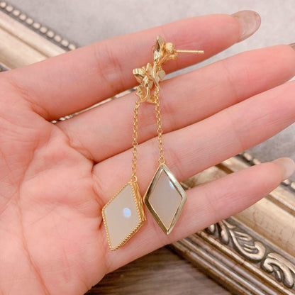 Charming Gold Earring for Any Occasion