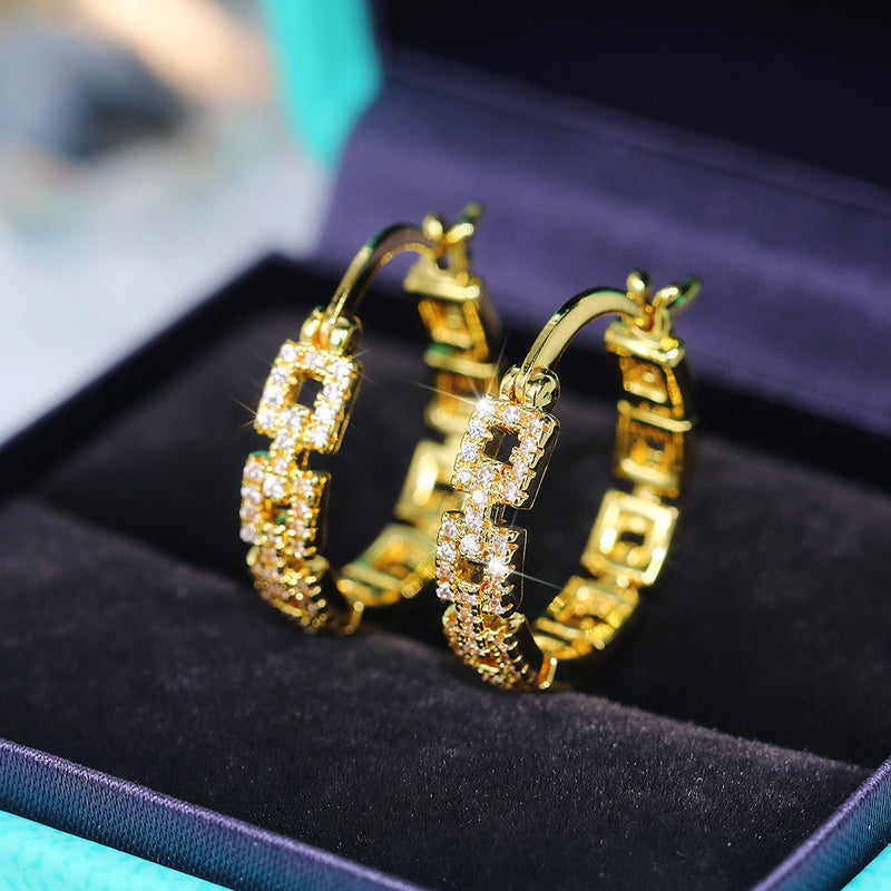 Charming Earring for Any Occasion