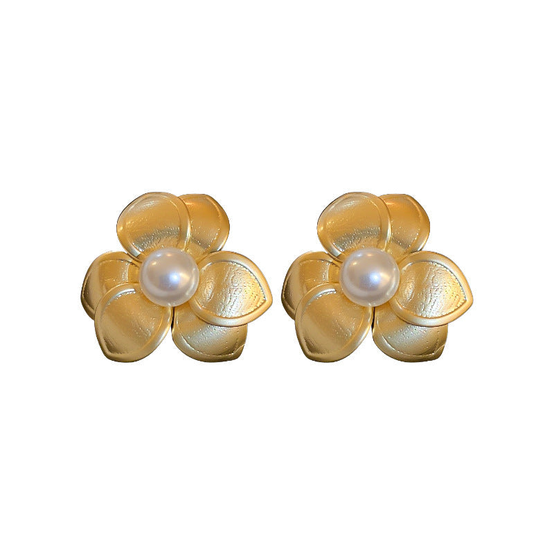 Romantic Pearl Earring for Special Moments