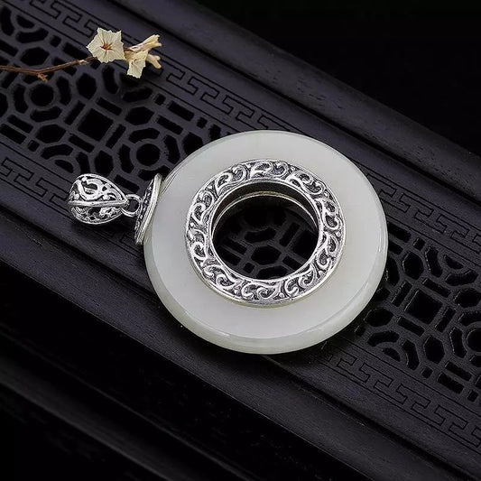 Elegant Silver Pendant for Every Occasion