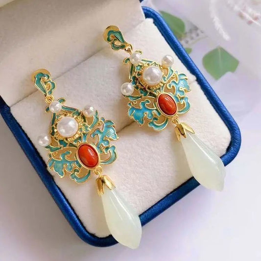 Romantic Silver Earring for Special Moments