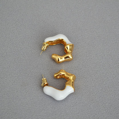Classic Gold Earring with Timeless Appeal