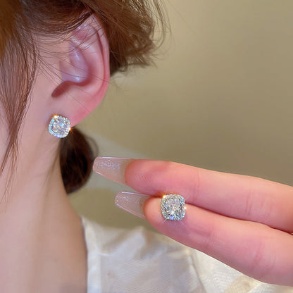 Beautiful Pearl Earring with Unique Style