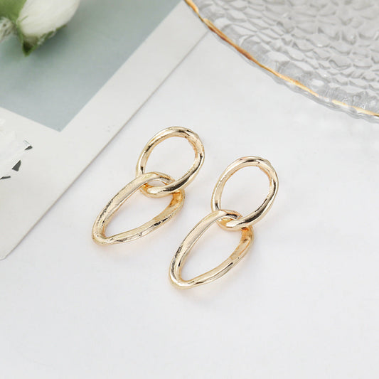 Charming Gold Earring for Any Occasion