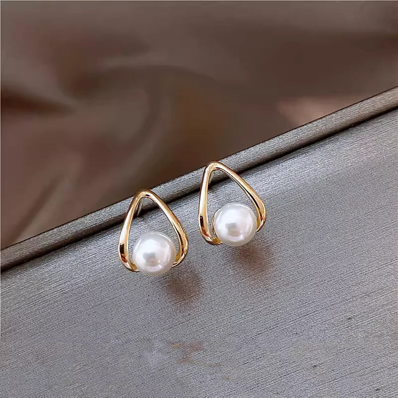 Romantic Pearl Earring for Special Moments