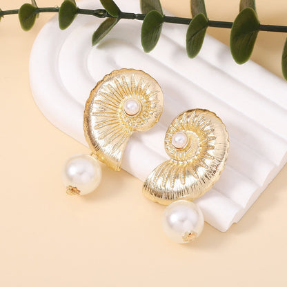 Beautiful Pearl Earring with Unique Style