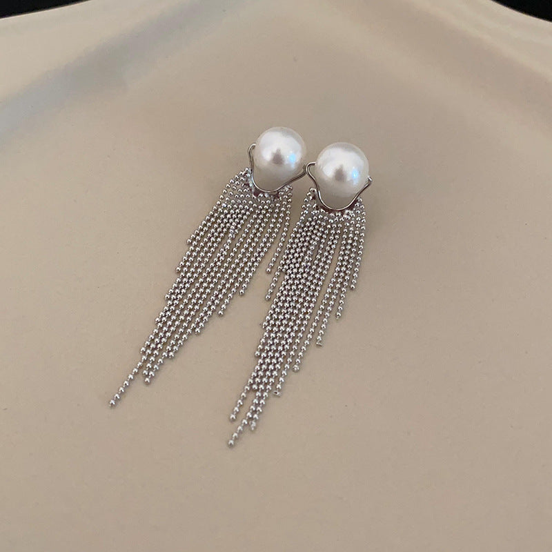 Classic Pearl Earring with Timeless Appeal