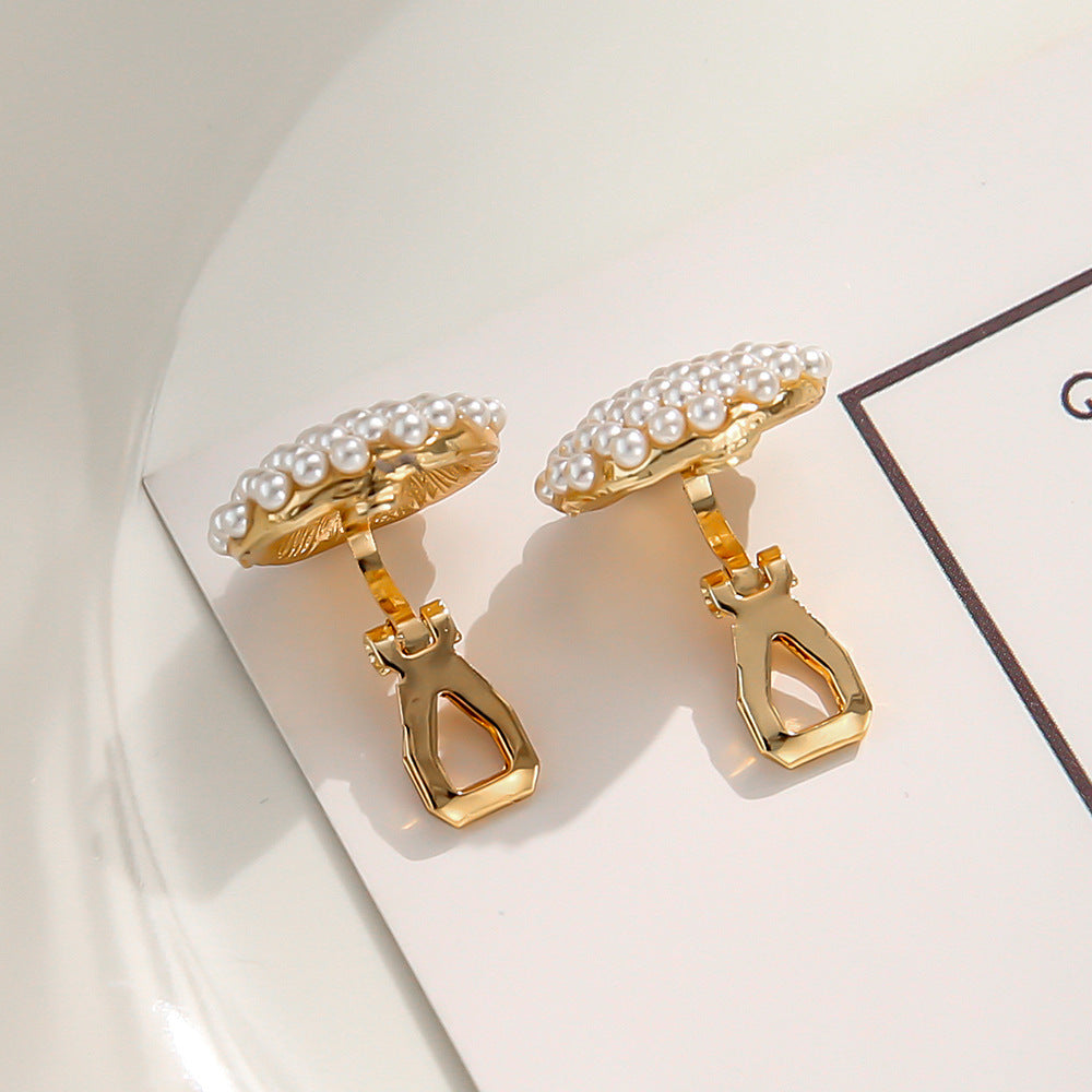Charming Pearl Piece for Any Occasion