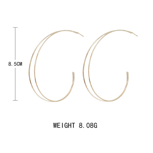 Classic Gold Earring with Timeless Appeal