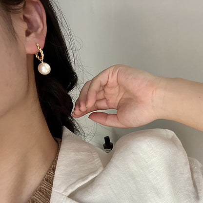 Romantic Pearl Earring for Special Moments