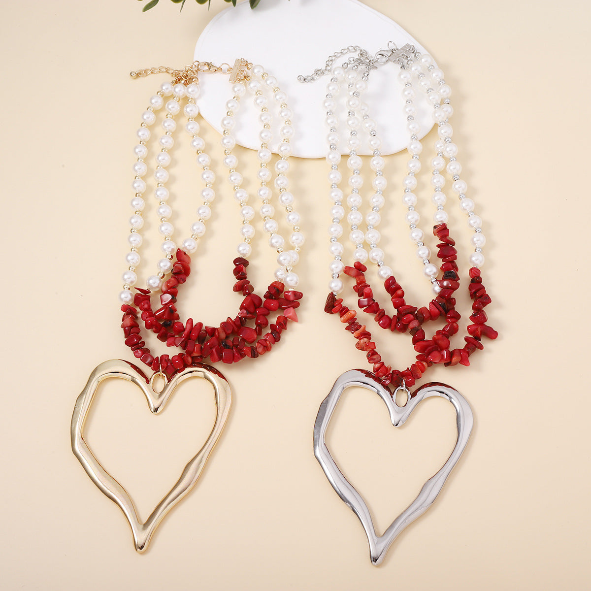 Beautiful Pearl Necklace with Unique Style