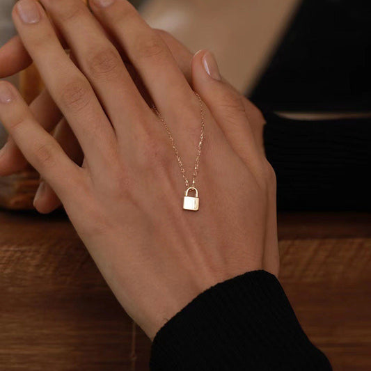 Classic Gold Necklace with Timeless Appeal