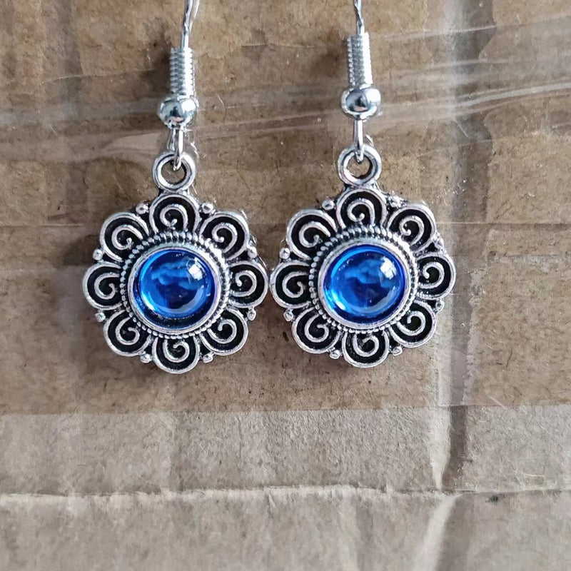 Charming Silver Earring for Any Occasion