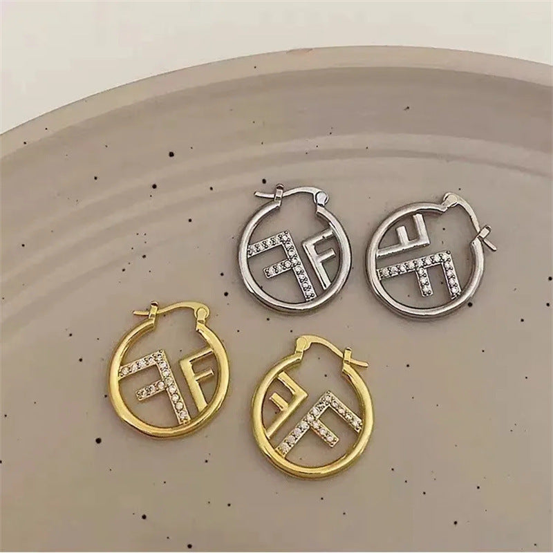 Charming Earring for Any Occasion
