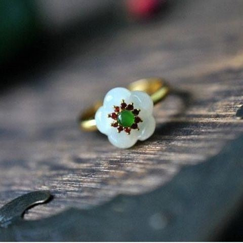 Beautiful Gold Ring with Unique Style