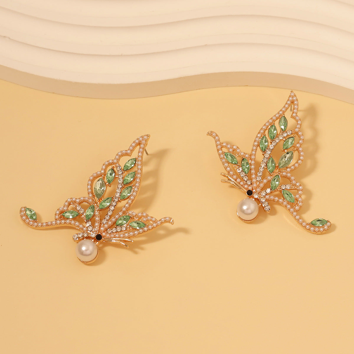 Beautiful Pearl Earring with Unique Style