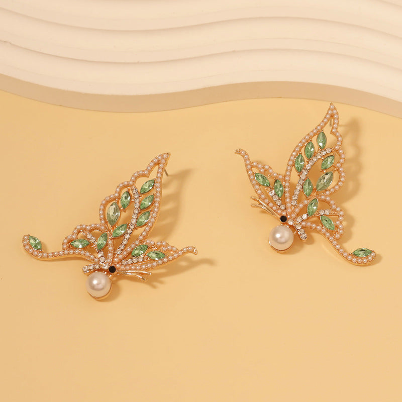 Beautiful Pearl Earring with Unique Style