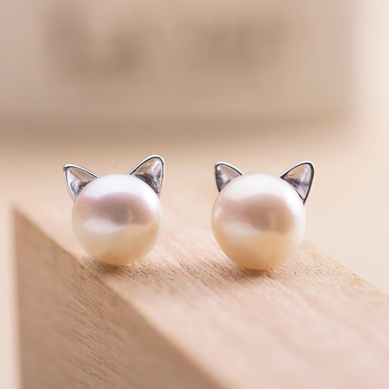 Delicate Artisan Pearl Necklace