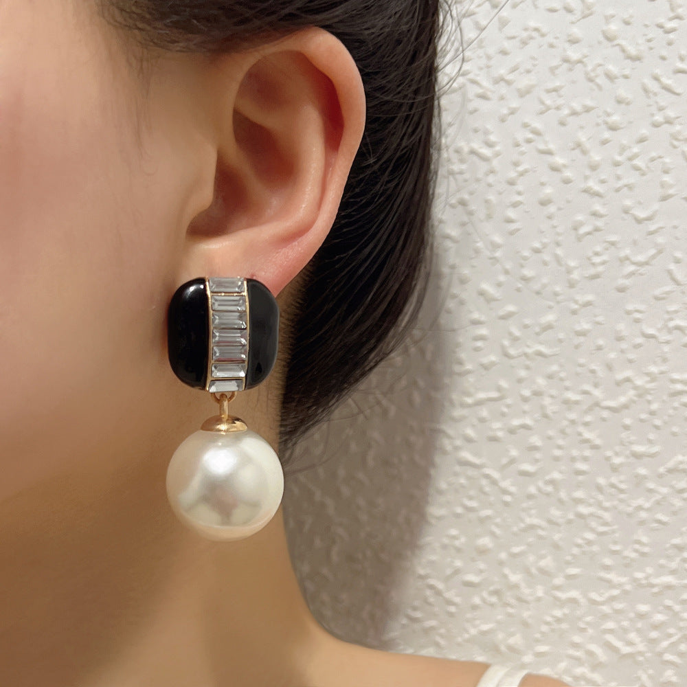 Beautiful Pearl Earring with Unique Style