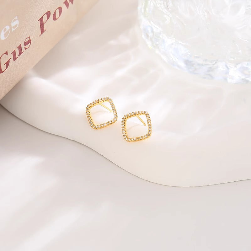 Charming Earring for Any Occasion