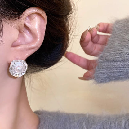 Beautiful Pearl Earring with Unique Style