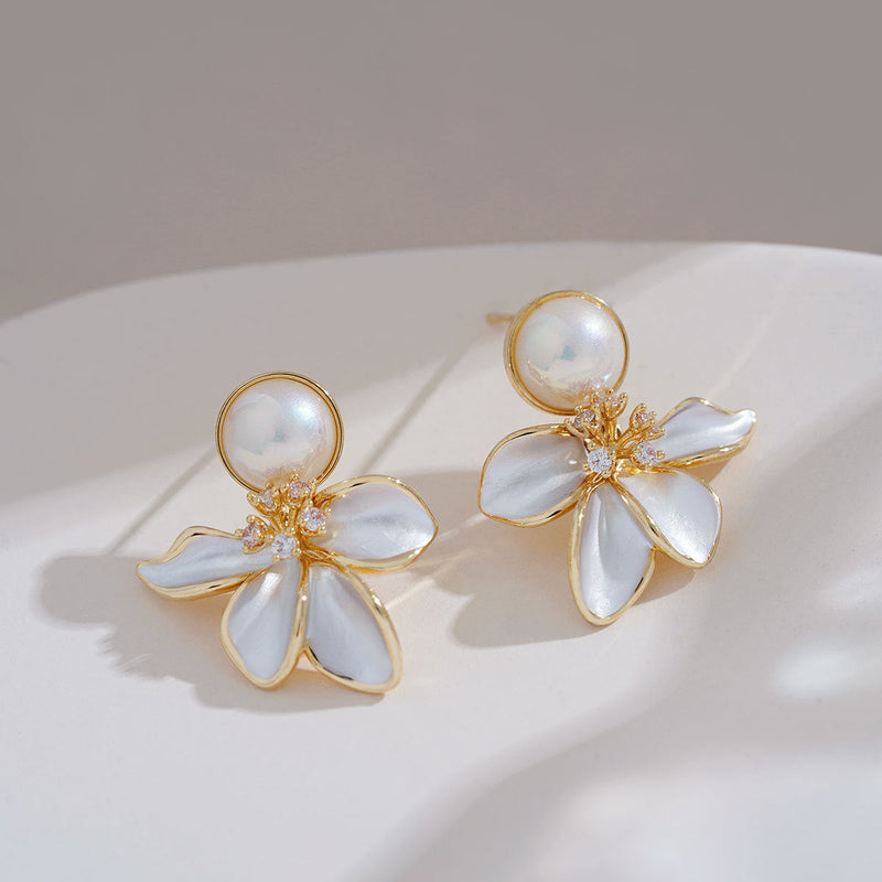 Classic Pearl Earring with Timeless Appeal