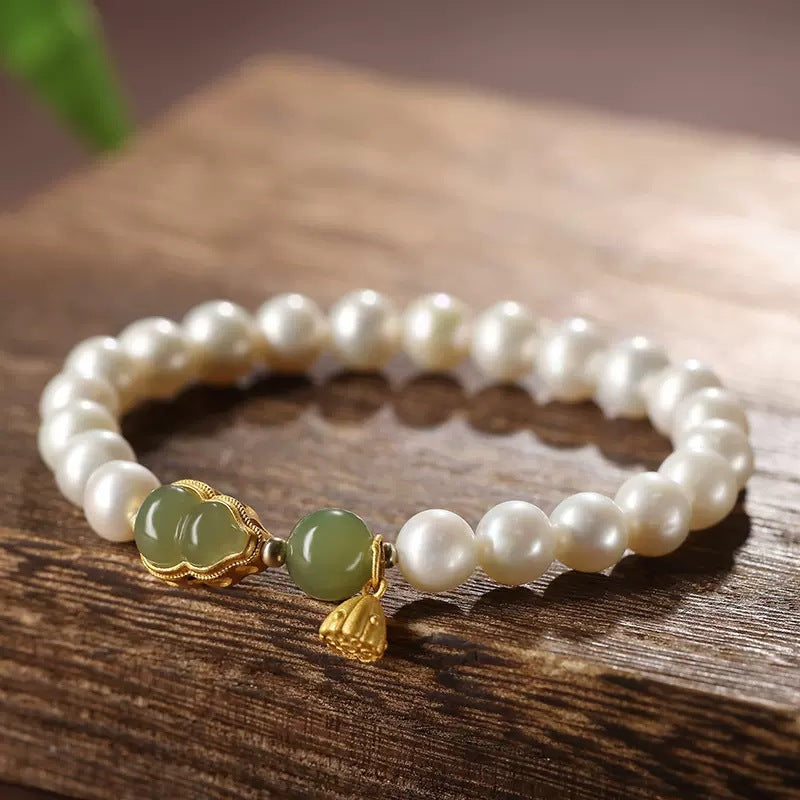 Charming Gold Bracelet for Any Occasion