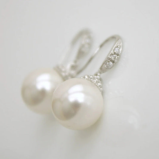 Charming Pearl Earring for Any Occasion