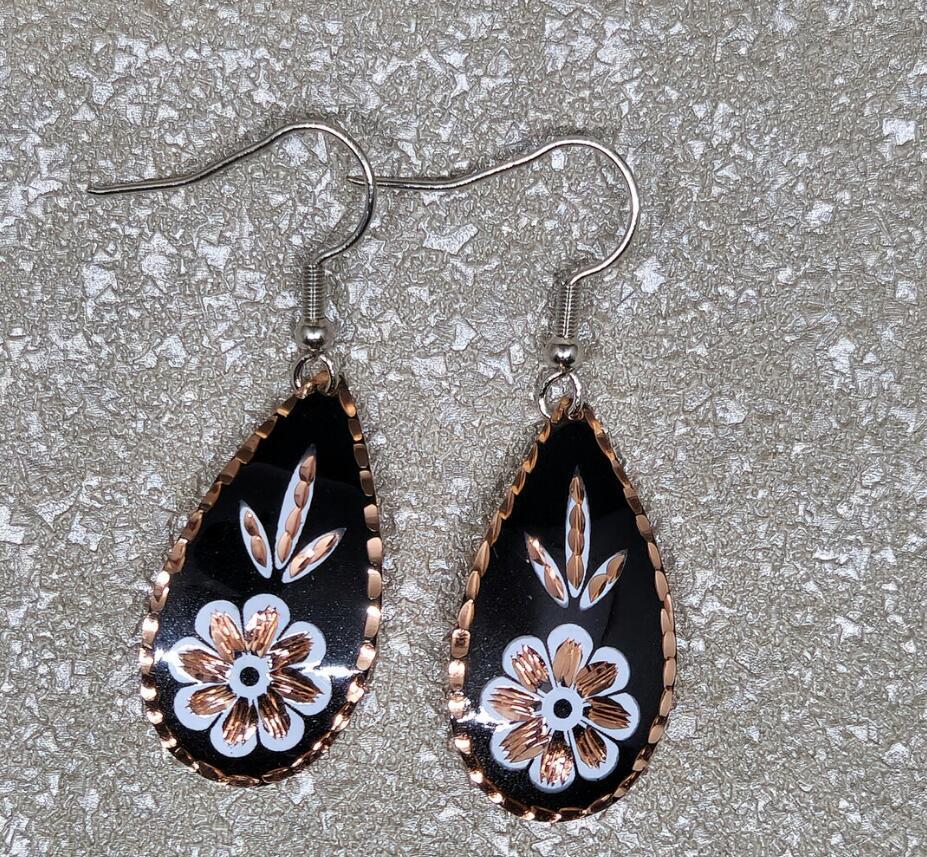 Charming Gold Earring for Any Occasion
