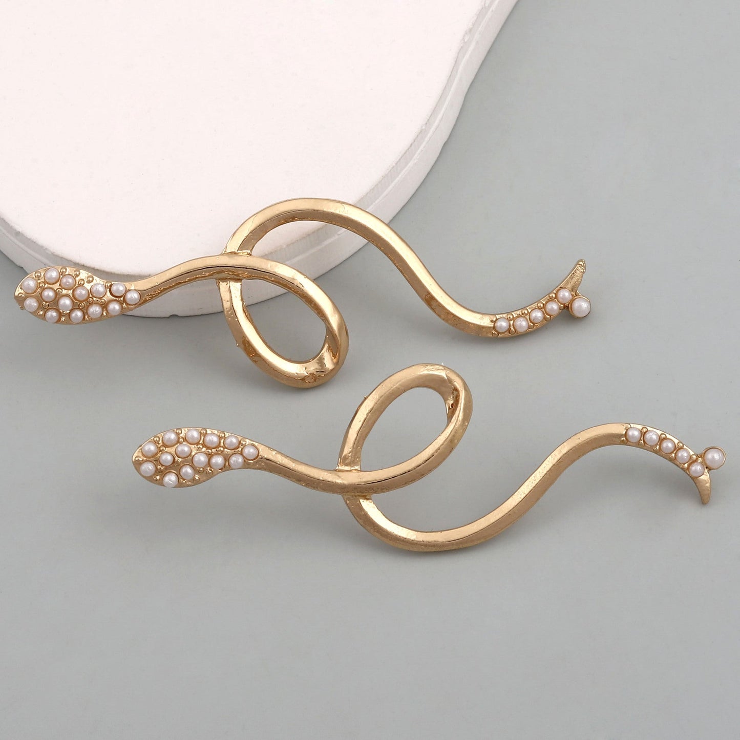 Romantic Pearl Earring for Special Moments