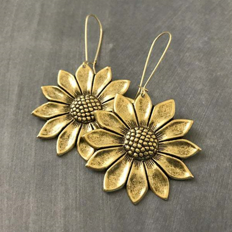 Beautiful Gold Earring with Unique Style