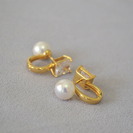 Stunning Gold Earring for Daily Wear