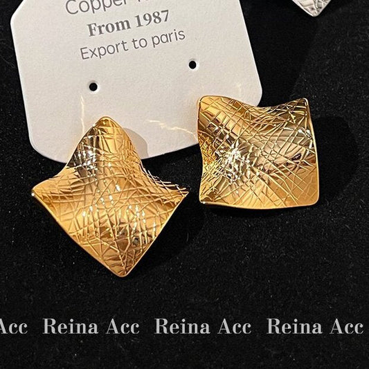 Classic Earring with Timeless Appeal