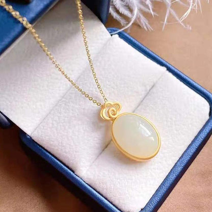 Romantic Silver Necklace for Special Moments