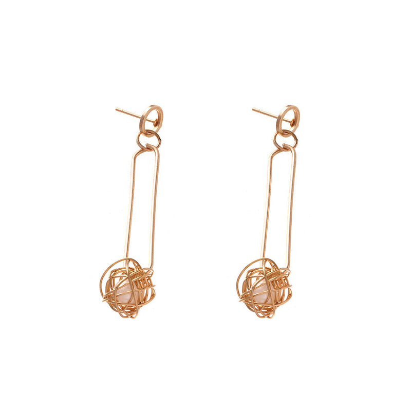 Classic Pearl Earring with Timeless Appeal