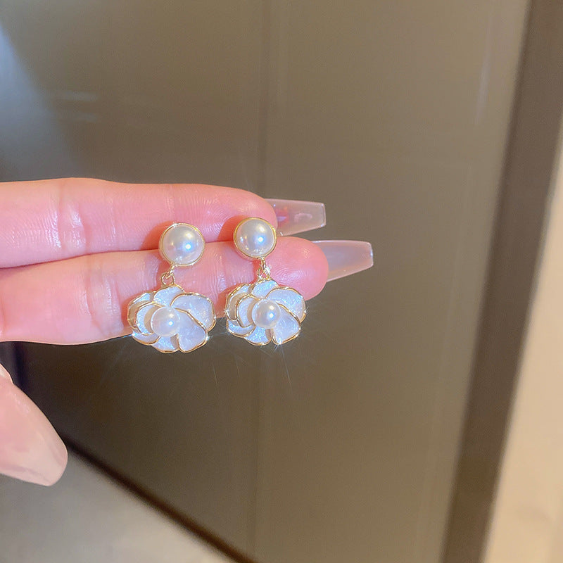 Beautiful Pearl Earring with Unique Style