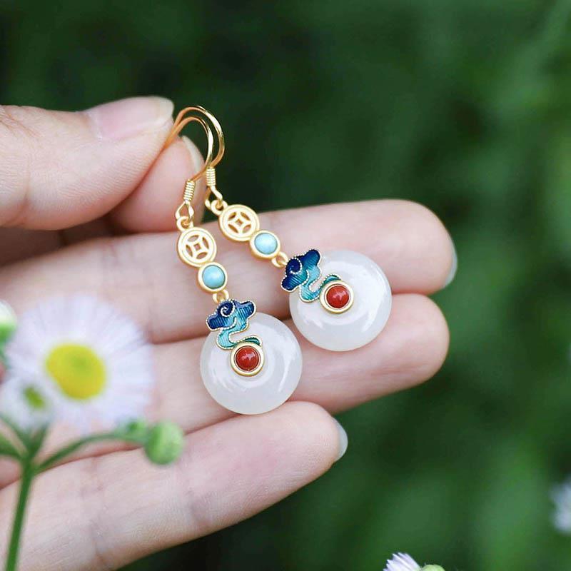Charming Silver Earring for Any Occasion