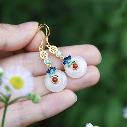 Charming Silver Earring for Any Occasion