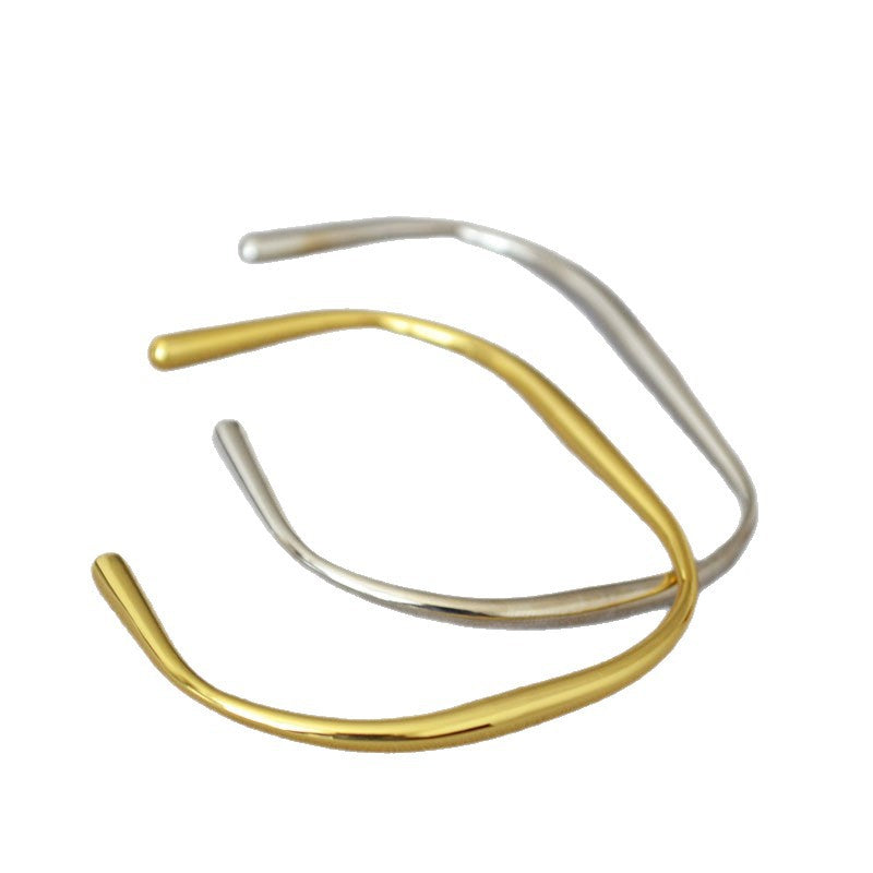 Romantic Gold Bracelet for Special Moments