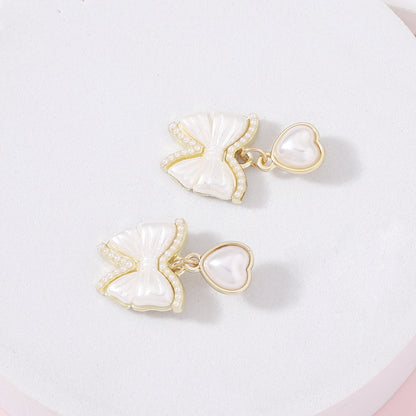 Beautiful Gold Earring with Unique Style