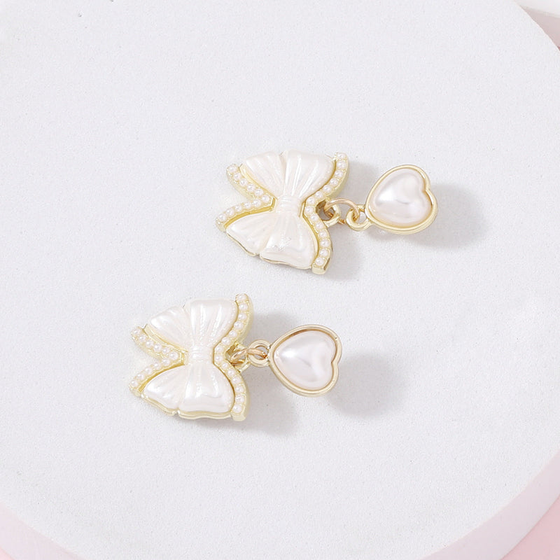 Beautiful Gold Earring with Unique Style