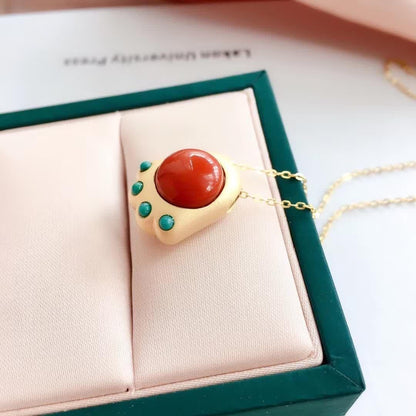 Classic Gold Pendant with Timeless Appeal