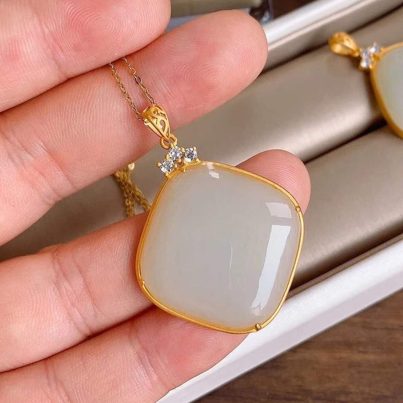 Beautiful Gold Necklace with Unique Style