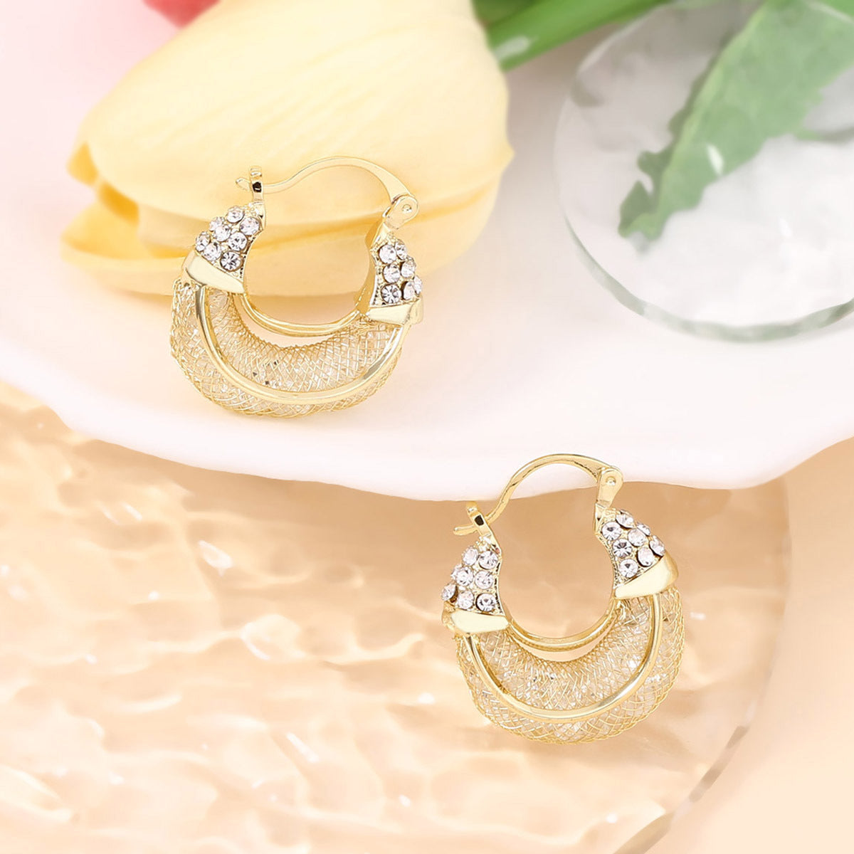 Charming Gold Earring for Any Occasion