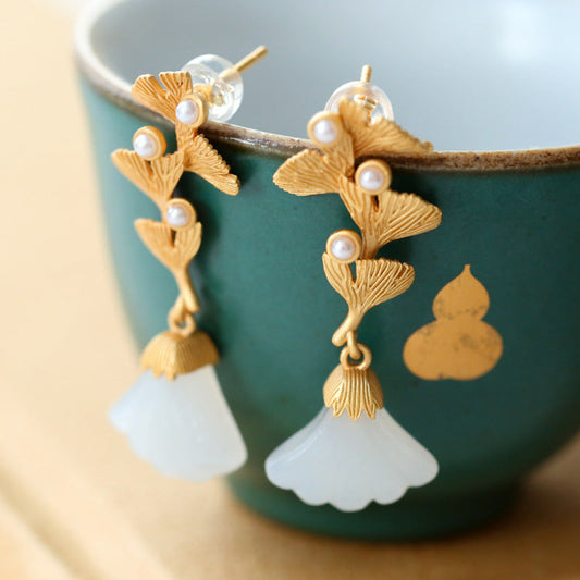 Classic Gold Earring with Timeless Appeal