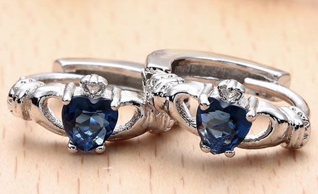 Charming Earring for Any Occasion