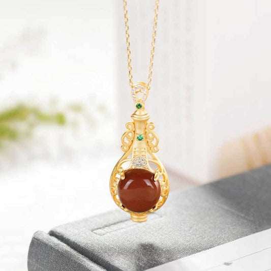 Classic Gold Pendant with Timeless Appeal