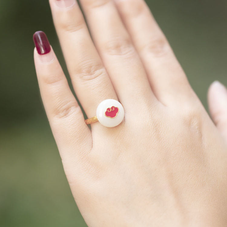 Charming Silver Ring for Any Occasion