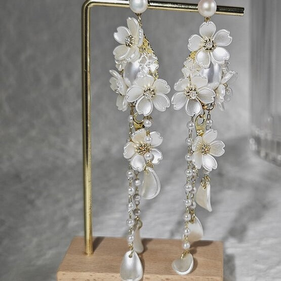 Classic Pearl Earring with Timeless Appeal